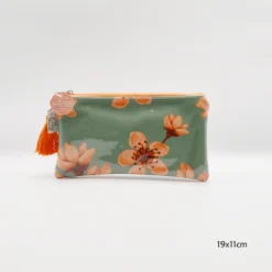 Alternative view of Bolsa Flores