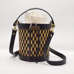 Mala Redonda em Junco Preto e Natural e Pele